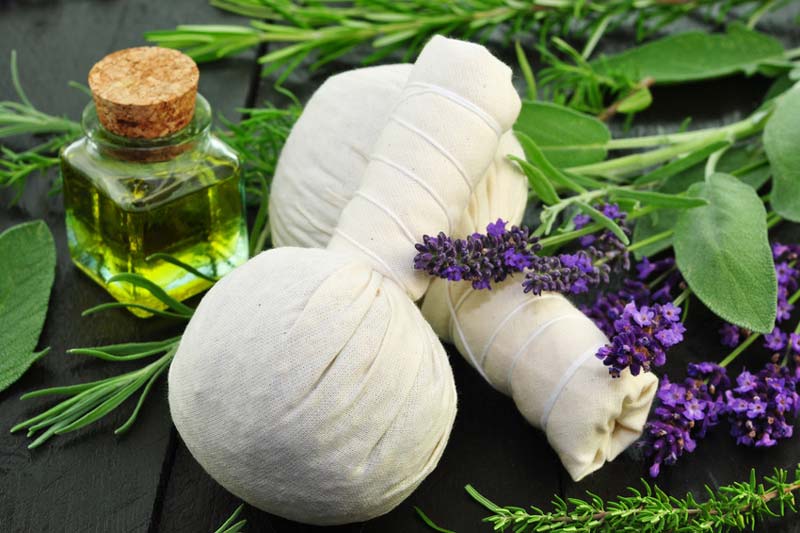 Kräuterstempel-Massage